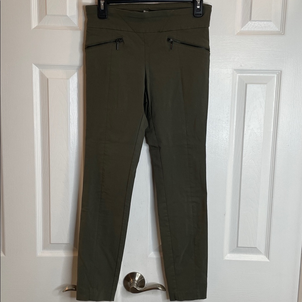 BAR III OLIVE GREEN PANTS WITH ZIPPERED POCKETS PULLON STYLE ANKLE LENGTH SZ M